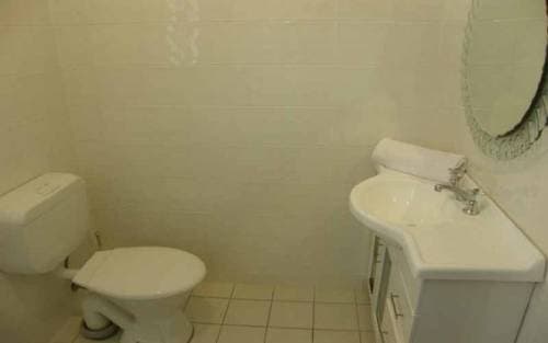 Sinclairs City Hostel - photo 9