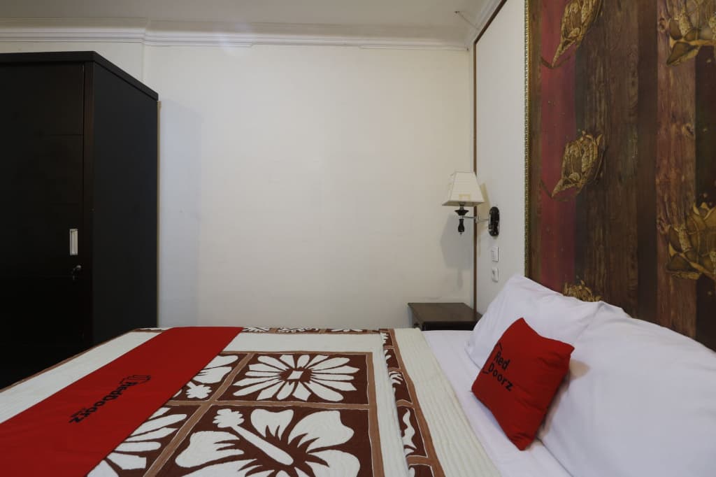 RedDoorz Plus @ Jalan Dharmawangsa - photo 15