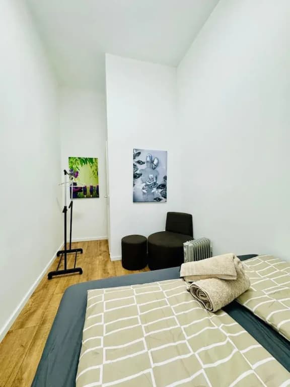 Stylish 9BR Apartment for 18 Guests - photo 5