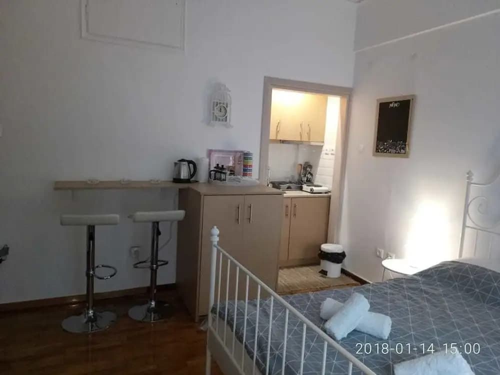 Modern ideally located studio apartment - photo 4