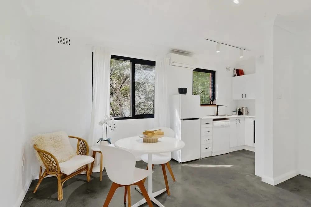 Beachside 1-bed Retreat With Parking Cronulla - photo 4