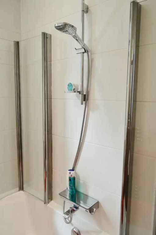 2 Bedroom Morningside Flat - photo 7