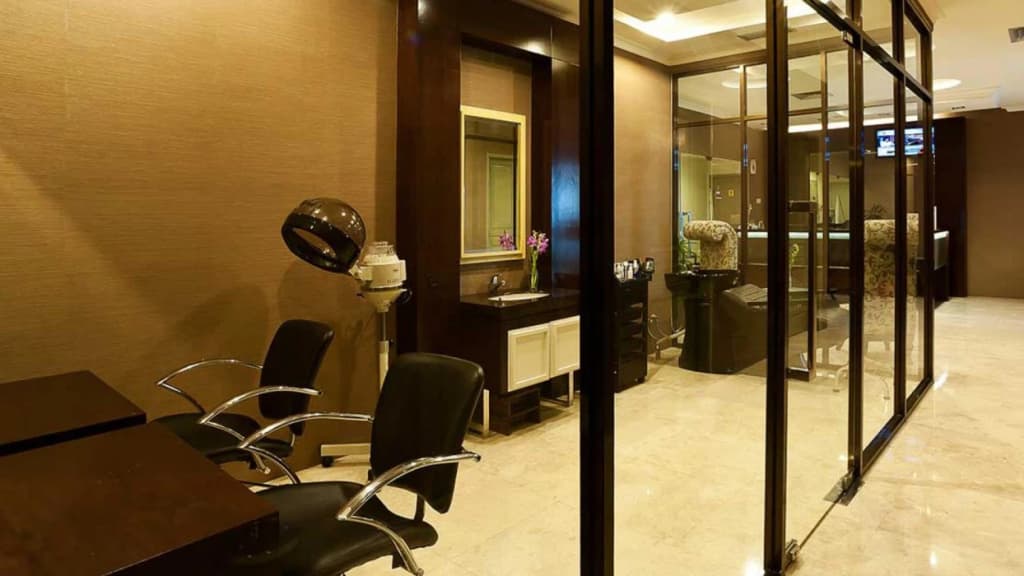 Royal Kuningan Hotel - photo 16