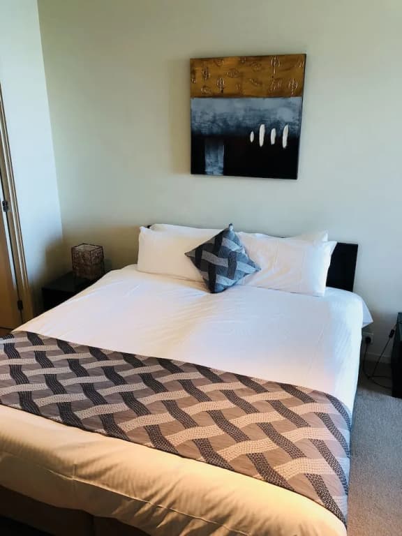 Astonishing Docklands View Deluxe Room - photo 3
