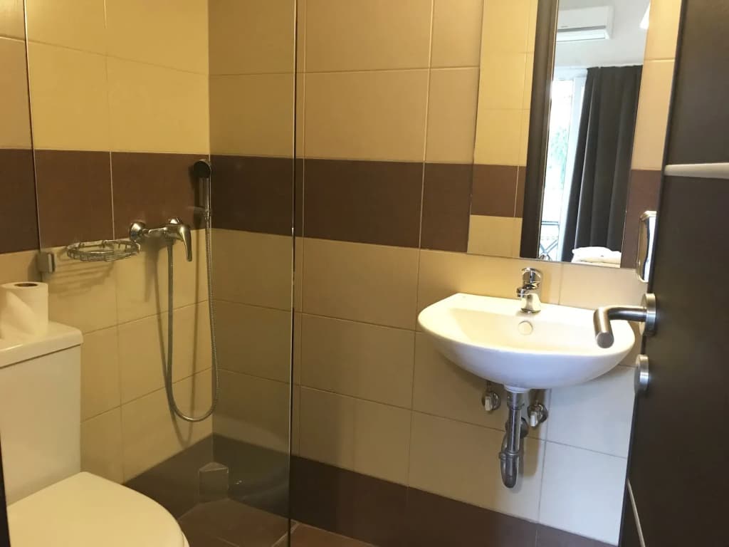 Pella Inn Hostel - photo 8