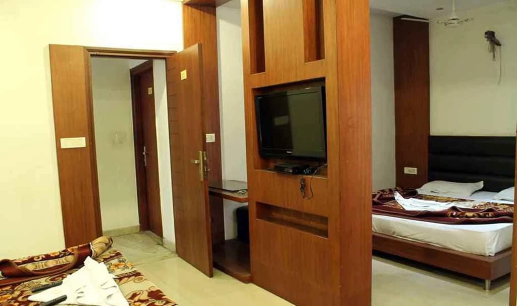 Hotel Lav-Kush - photo 6