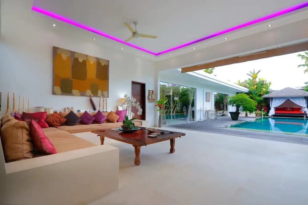 Elegant Private Villa, 3 BR, Seminyak With Staff - photo 17