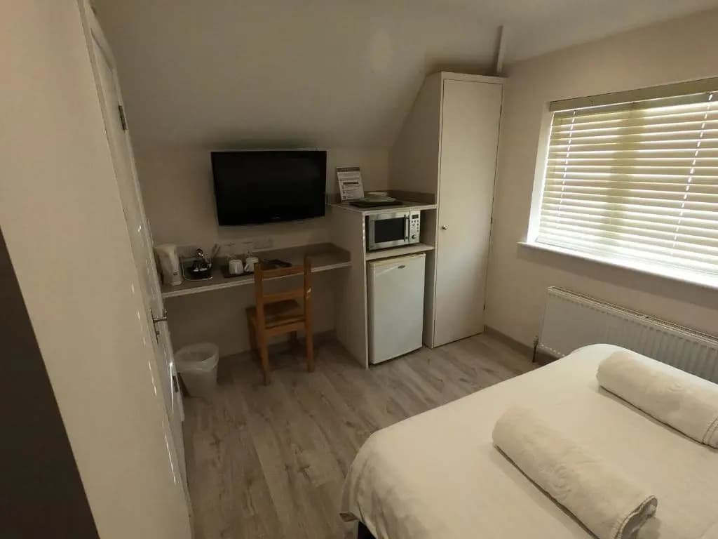 Debden Guest House - photo 3