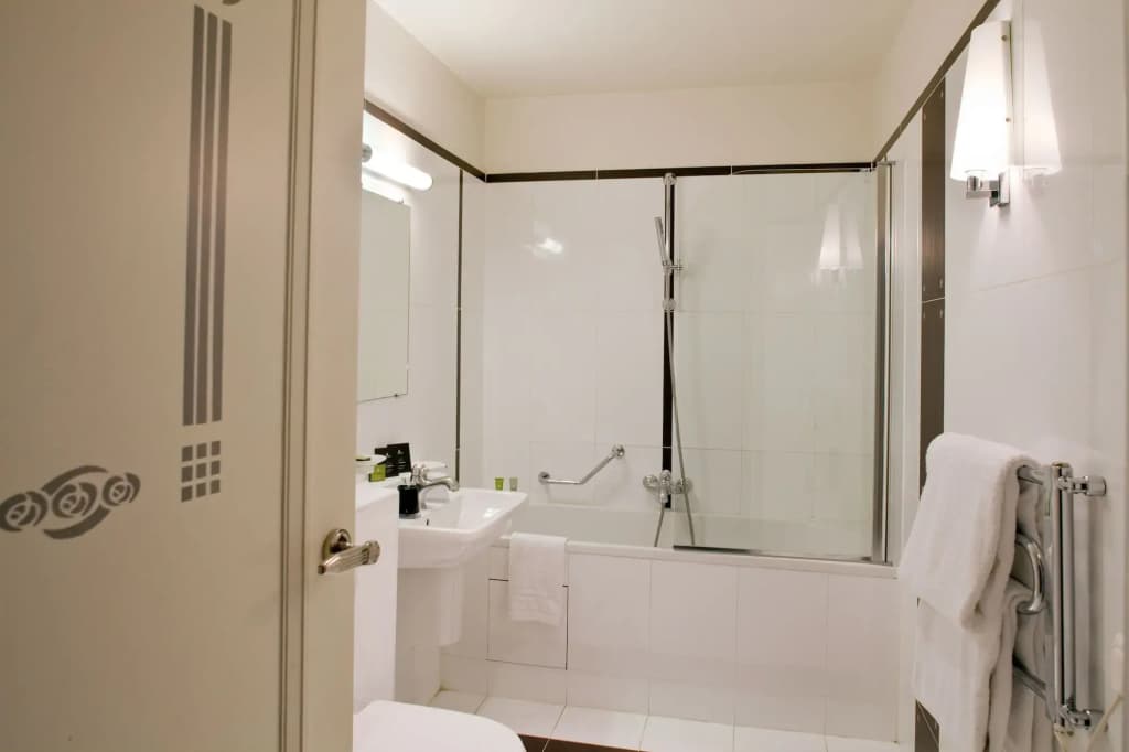 Hotel Eiffel Seine - photo 8