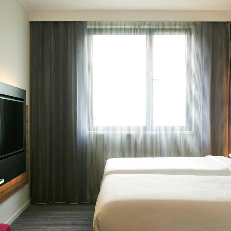 Moxy Edinburgh Airport - photo 29