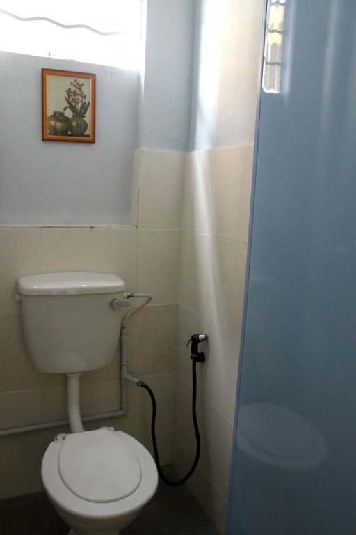 Victoria Hotel and Hostel - photo 8
