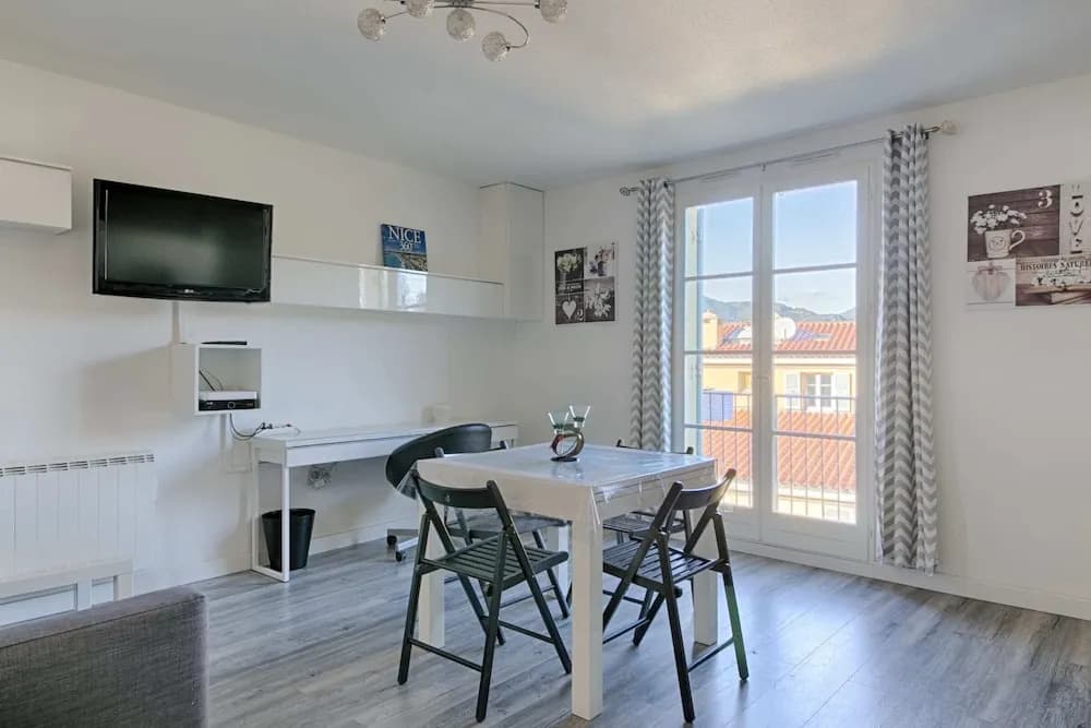 Nice 2 Room Apartment With Terrace - Vieux Nice - photo 6