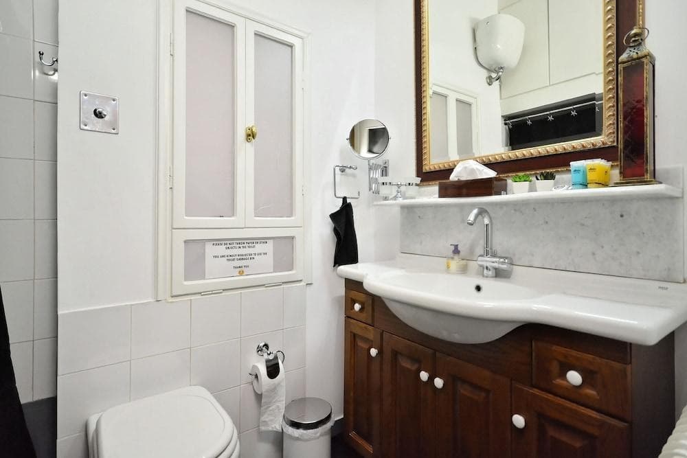 Plaka Elegant Apartment - photo 9