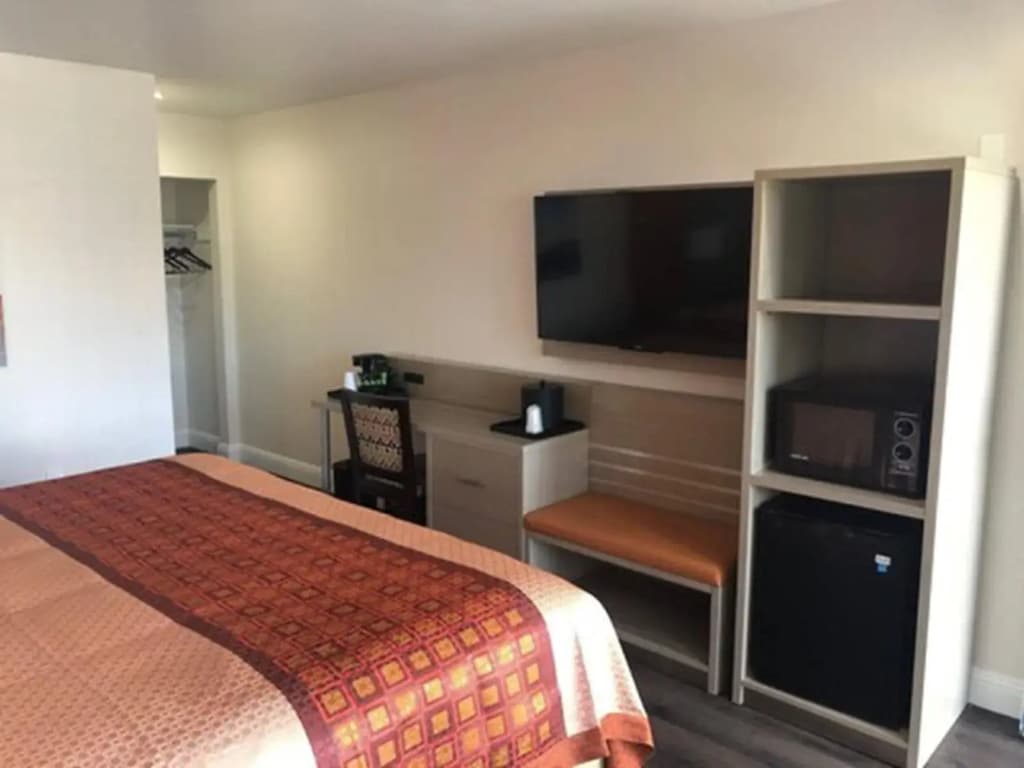 Presidio Parkway Inn - photo 15