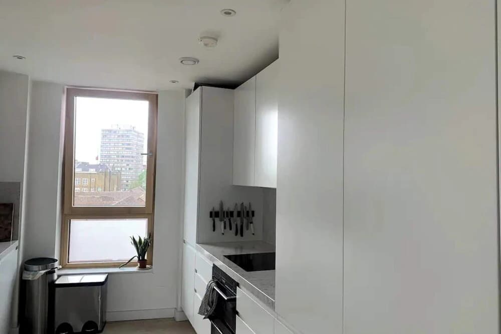 Stylish 2BD Flat With Private Balcony - Battersea - photo 5