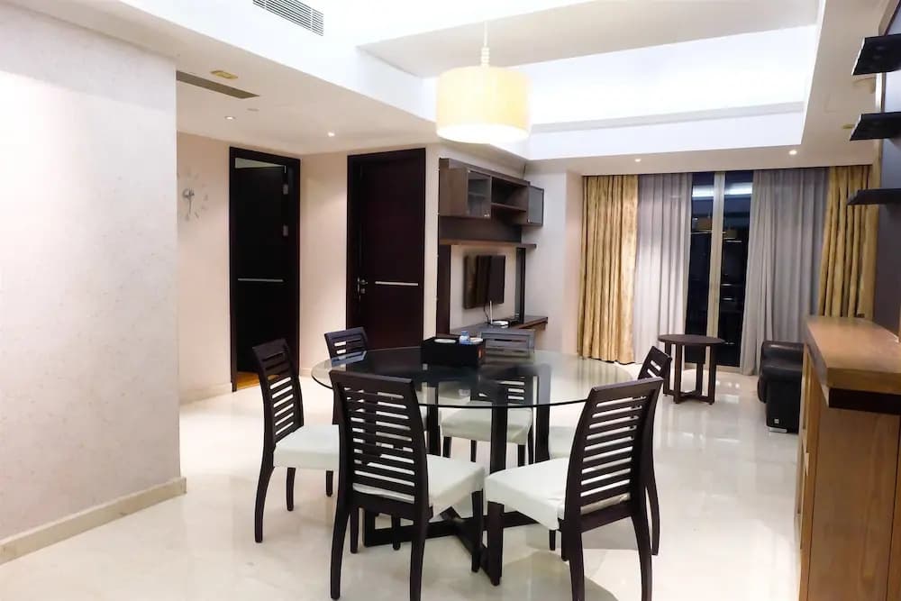 3 Bedrooms Luxury Sudirman Mansion Apartment by Travelio - photo 15