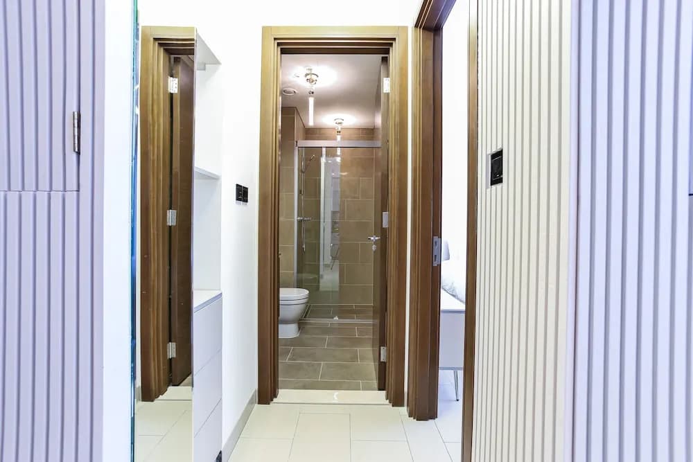Luxury StayCation - Stylish Apartment With Balcony And City Views - photo 19