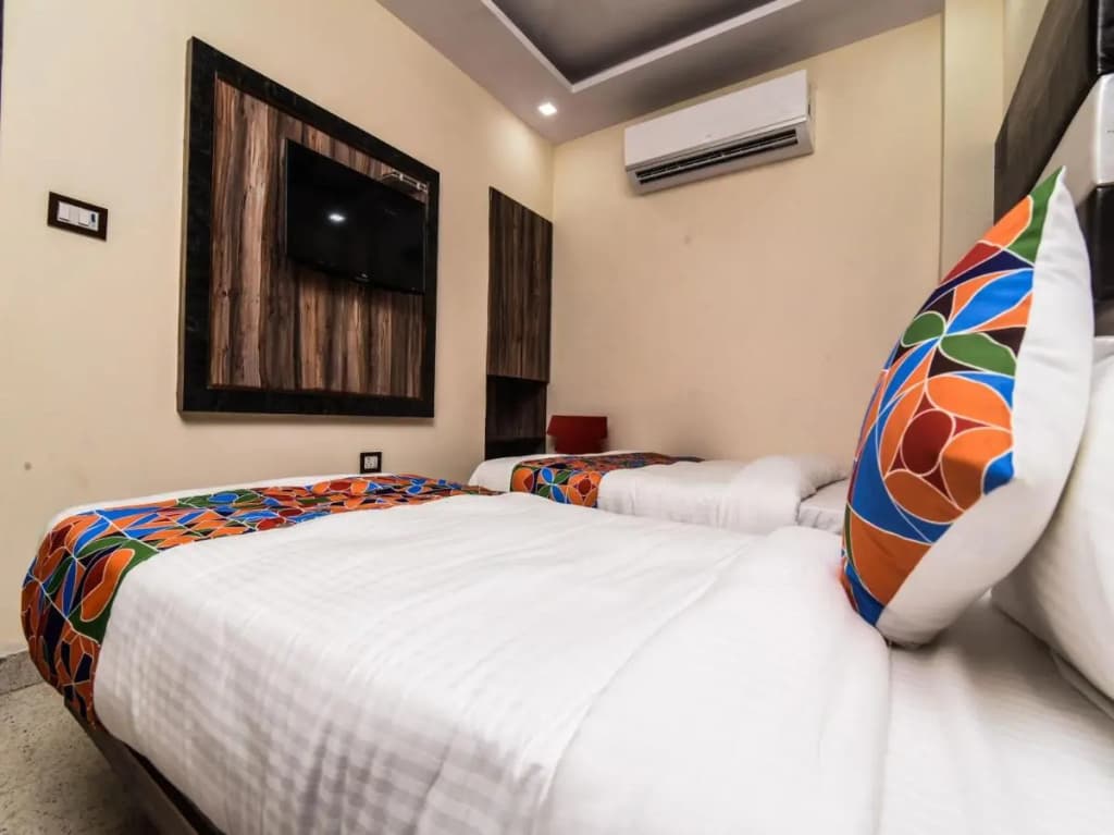 Hotel Dollar Inn - photo 37