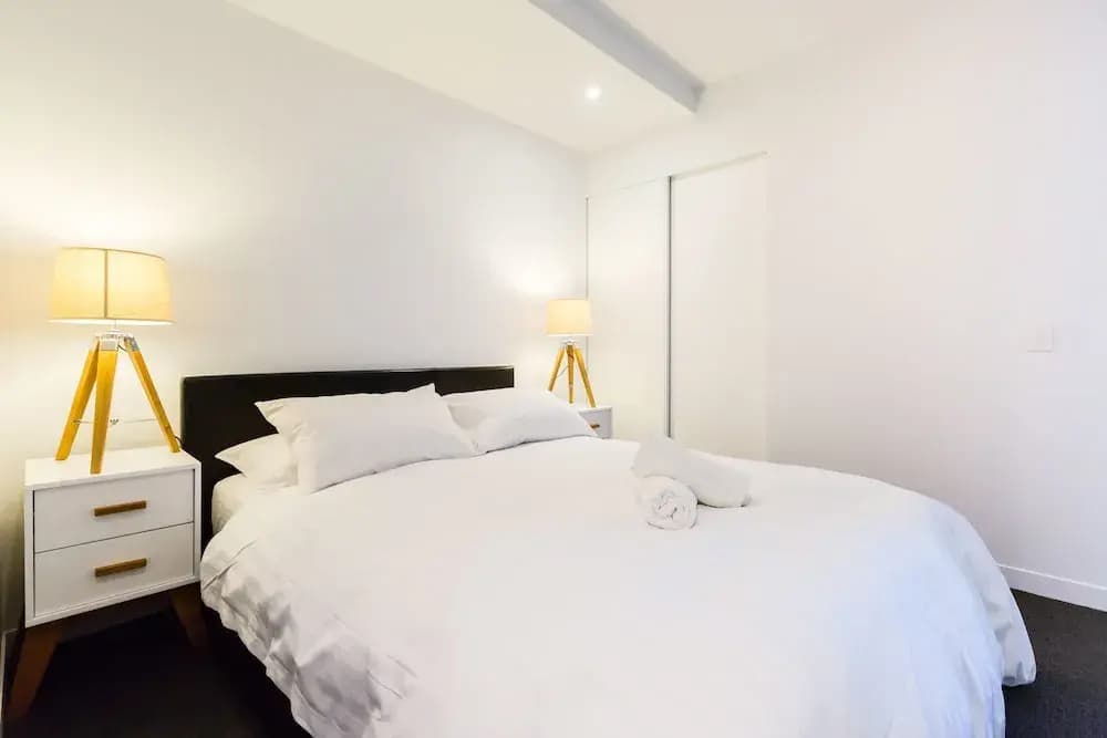 SANTERI, 2BDR Melbourne Apartment - photo 2