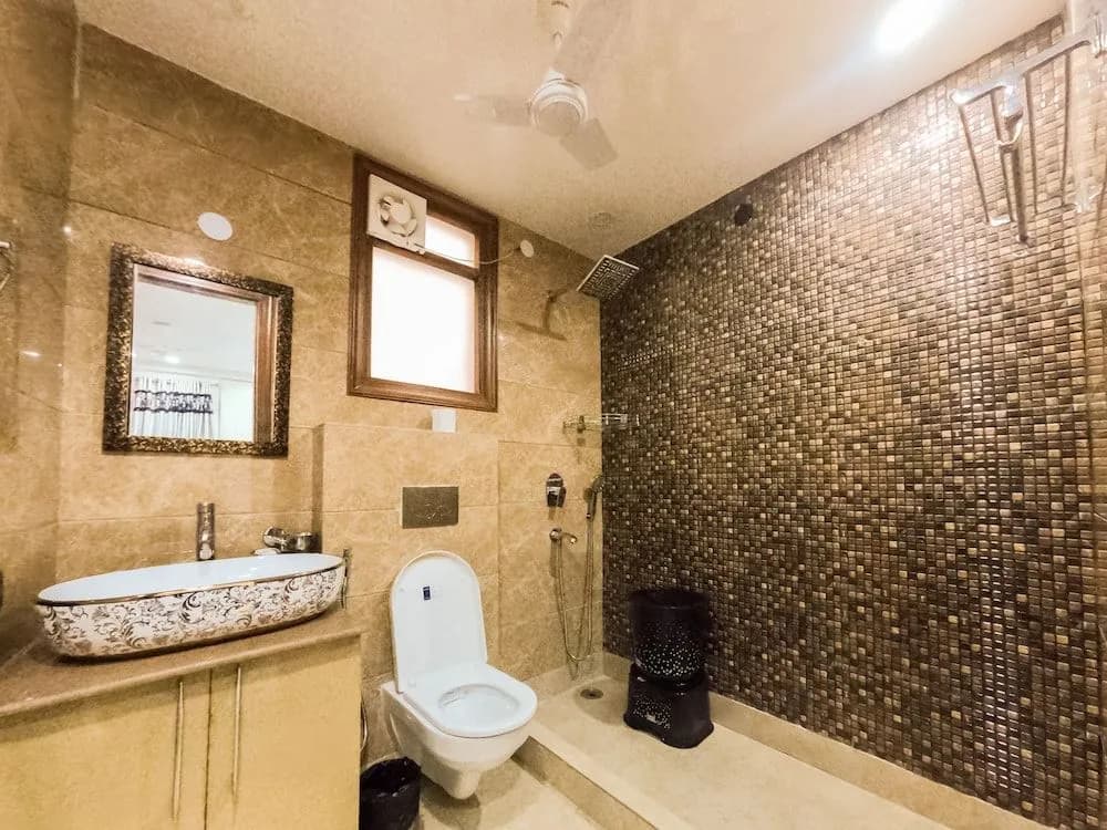 Under My Roof Luxury Apartment - photo 9