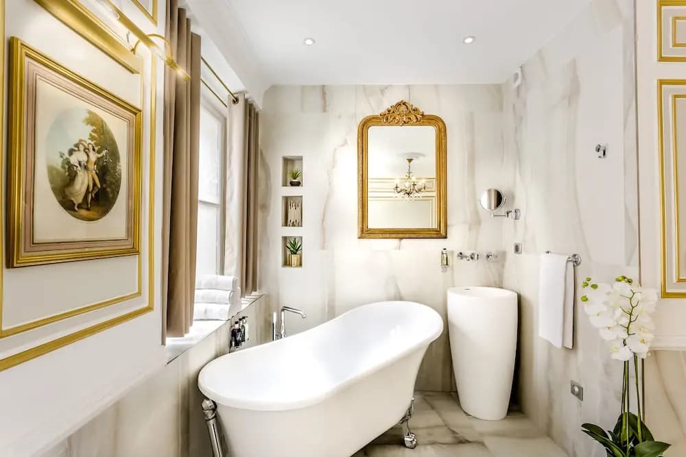 Luxury 6Bdr 5Bth Heritage Building - Louvre View - photo 9