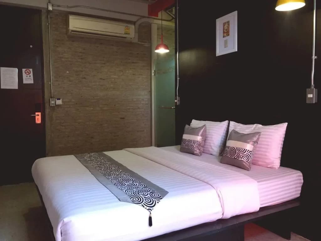 Silom Art Hostel - photo 22