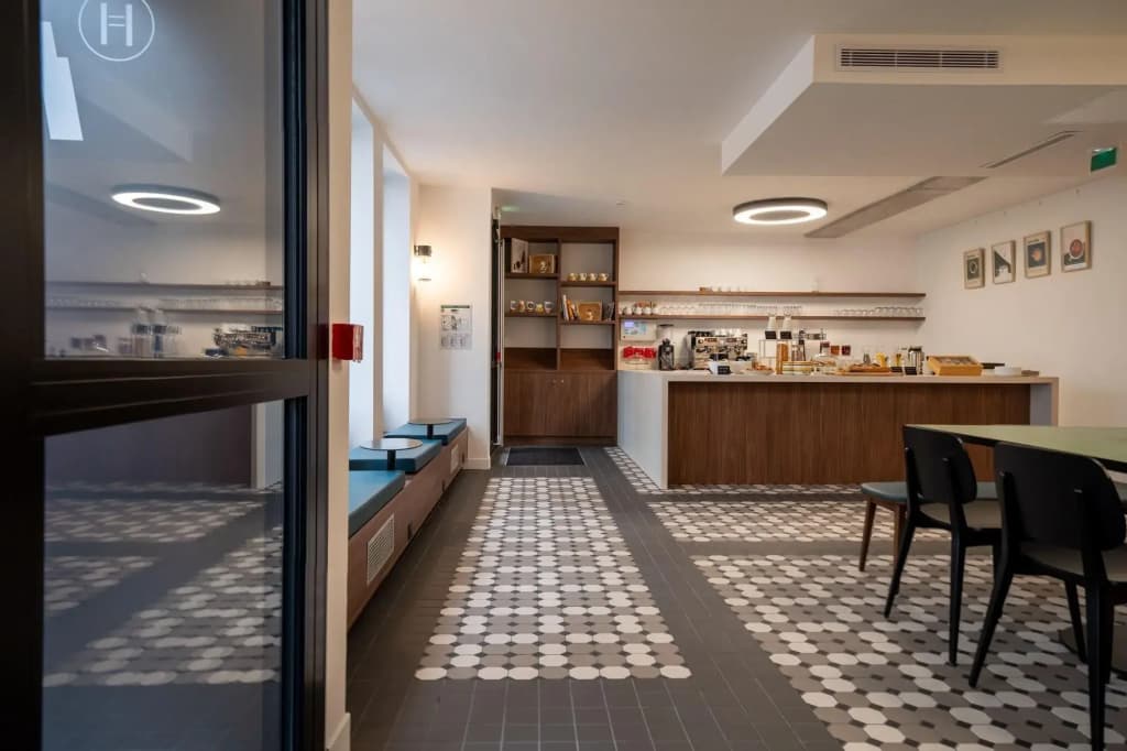 Beau M Paris Hostel - photo 26