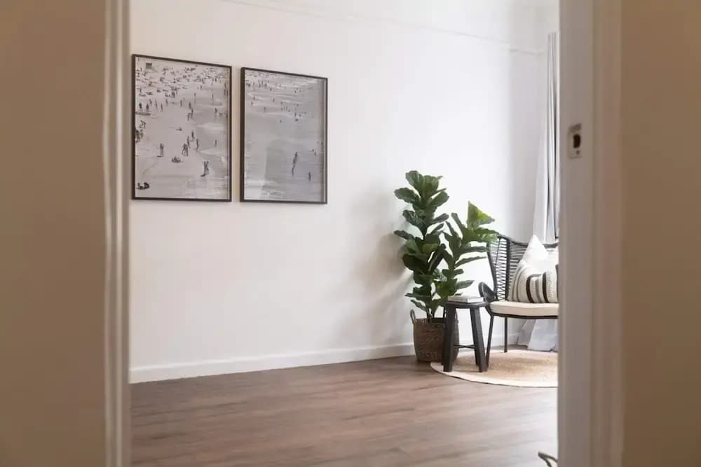 Stylish 1 Bedroom Apartment Near Beach - photo 1