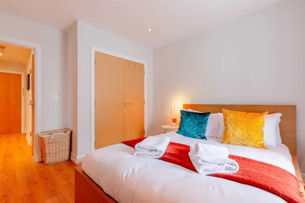 Vibrant & Inviting 1BD Flat, Heart of Haggerston! - photo 1