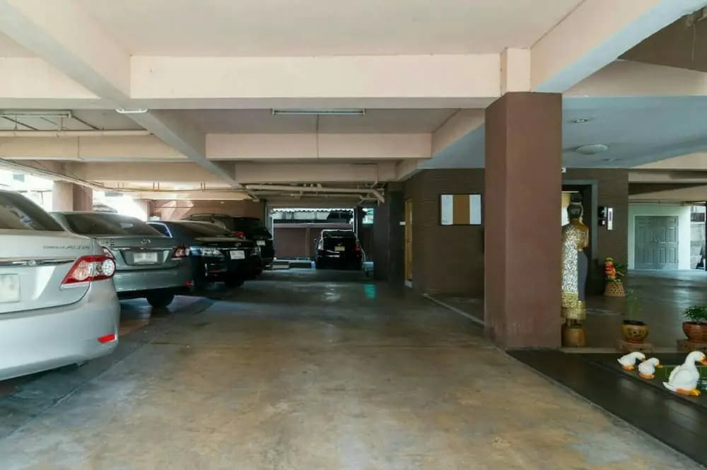 Le Vanvarothai Saladaeng Residence - photo 27