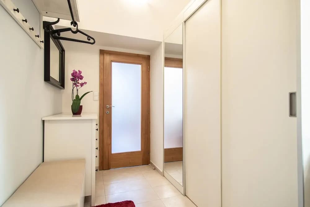 Lovely Apartment on Mala Strana just 10 mins walk to scenic places - photo 4