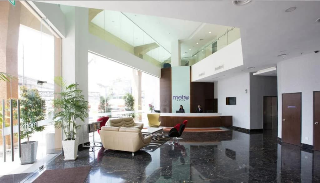 Metro Hotel - photo 2