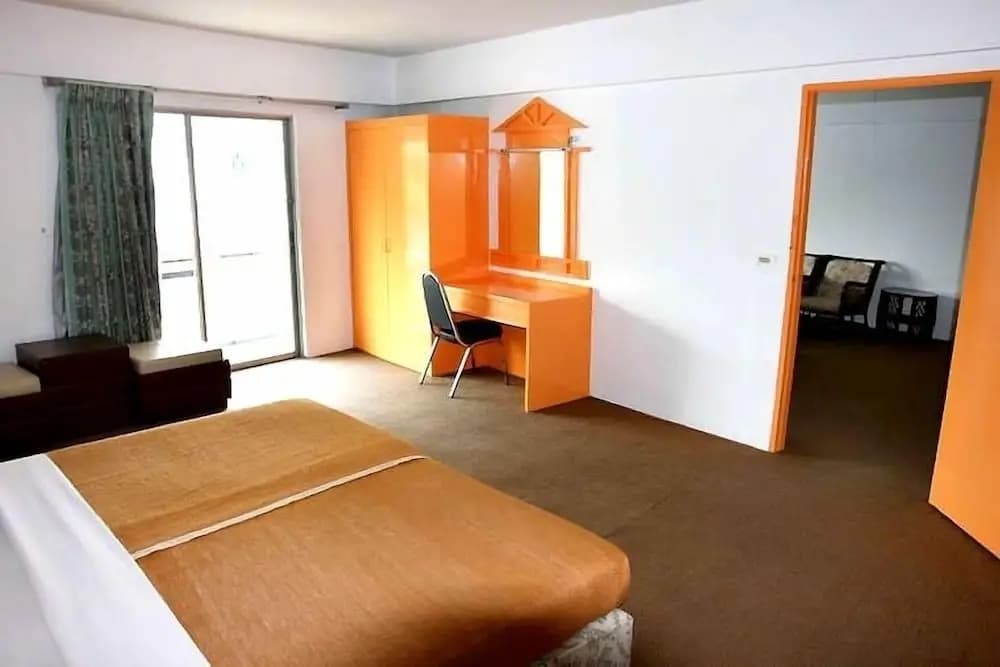 Queen Pattaya Hotel - photo 6