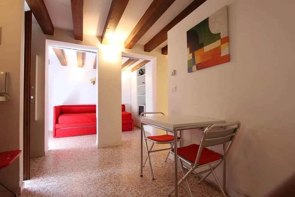 City Apartments - Gregory - photo 9