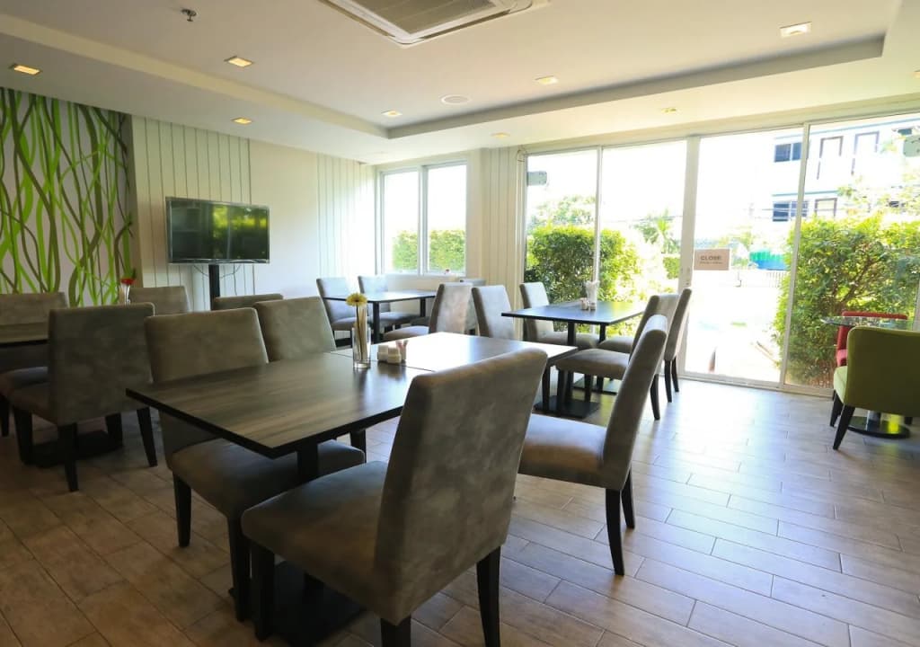 Crystal Suites Suvarnabhumi Airport - photo 25