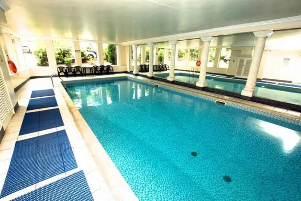 Edinburgh Apartment With Pool and Rooftop Views - photo 9