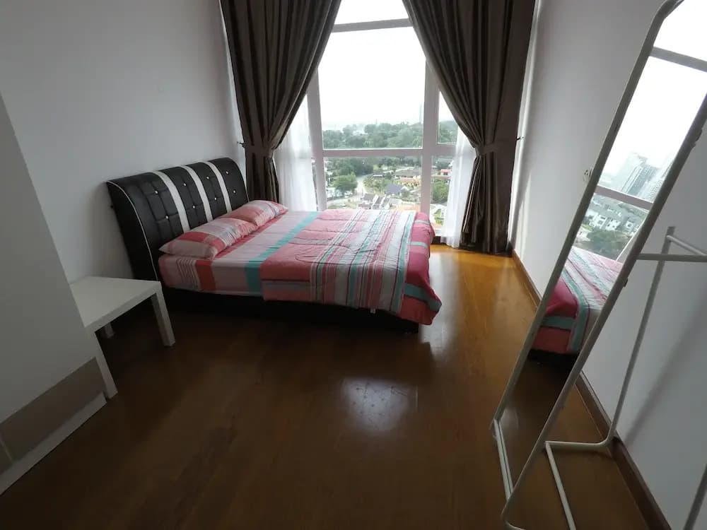 3R2B Seaview Condo - main photo