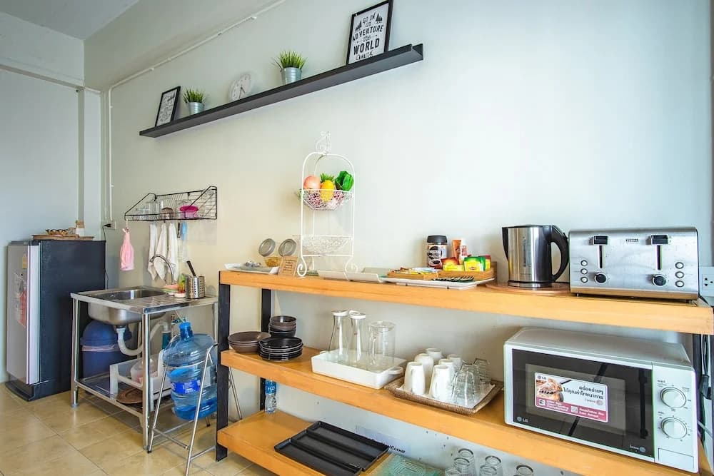 Oyo 529 The Hostel Phuket - photo 14