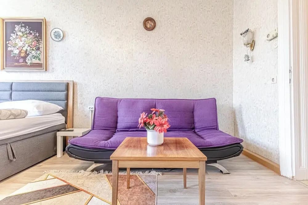 Stylish 2BR Apt Garden Modern Comforts - photo 4