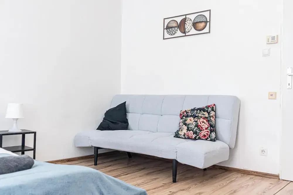 Bright 2BR Flat Near Westbahnhof - photo 6