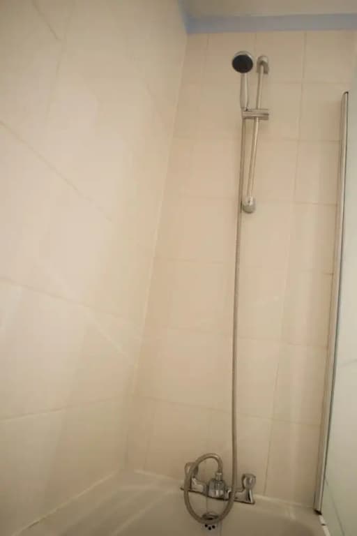 Large 2 Bedroom Flat in Leith With Free Parking - photo 6