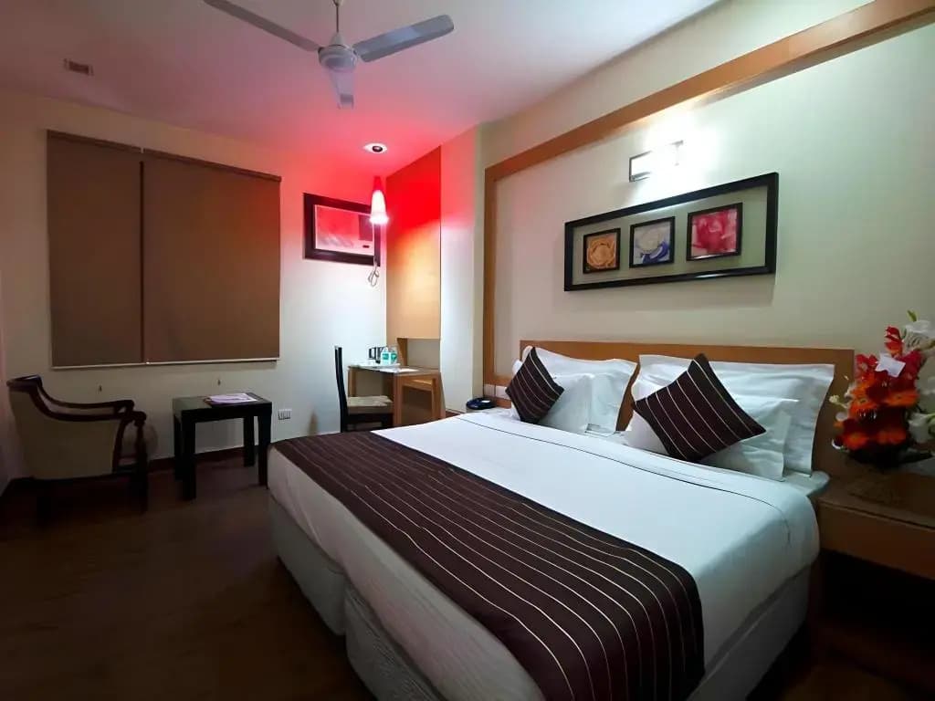 Hotel Metropolitan Karol Bagh - photo 7
