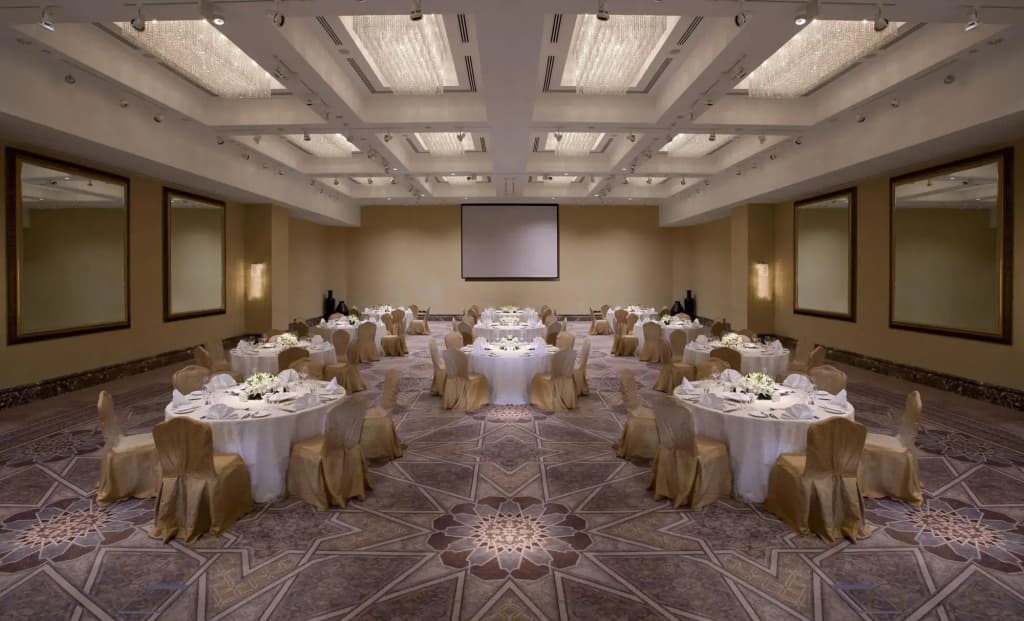 Shangri-La Hotel Apartments Qaryat Al Beri - photo 20