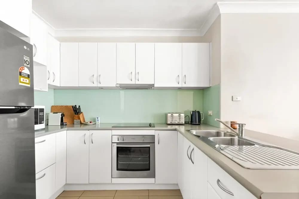 Lovely 2-bed With Balcony - photo 9