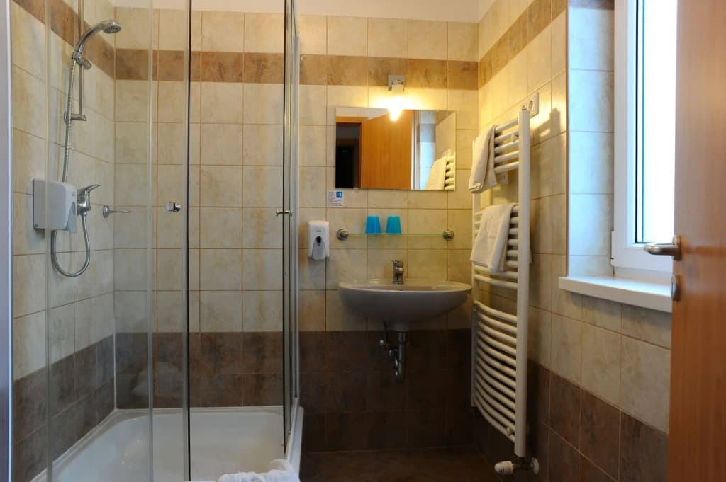 Rose City Hotel - photo 9
