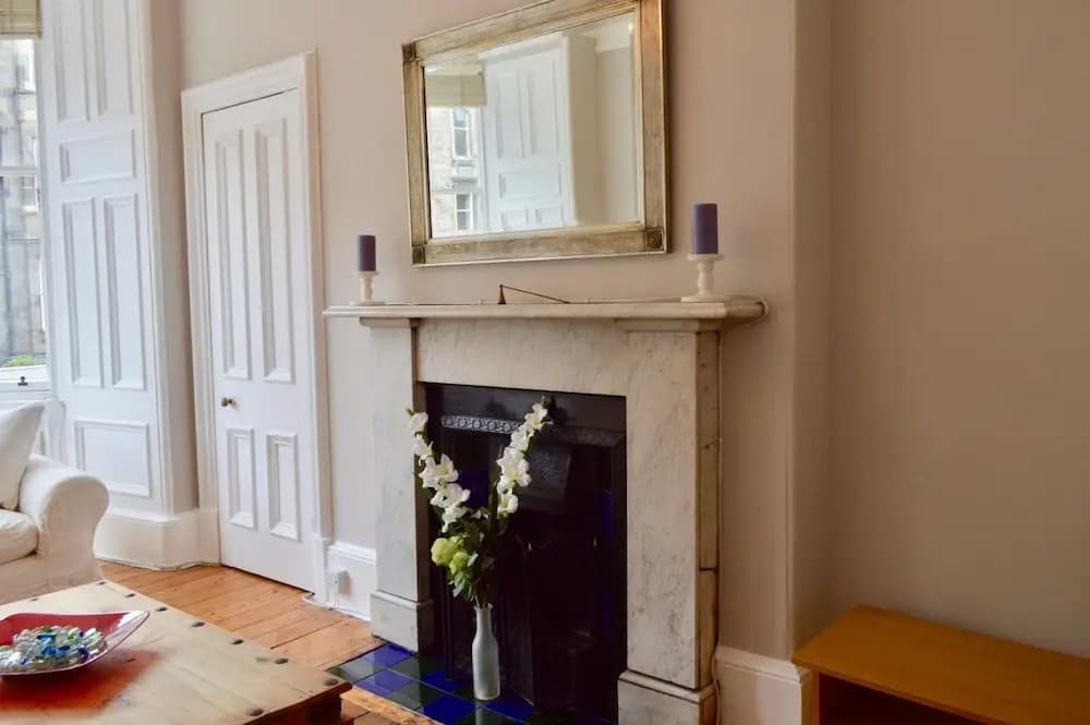 Central 2 Bedroom Flat - photo 2