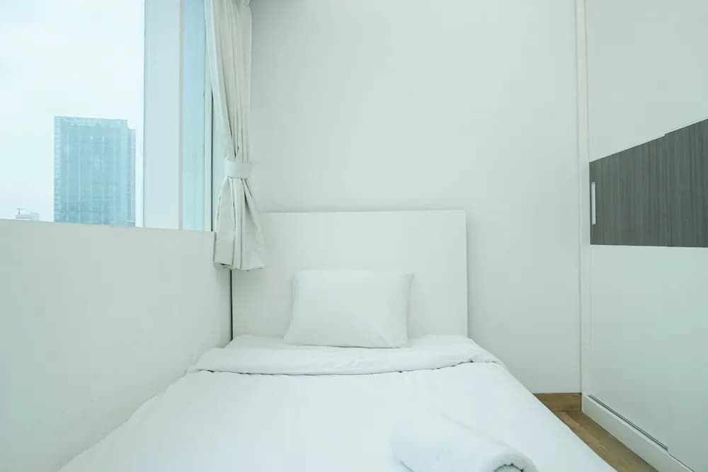 Spacious 3BR Ambassade Residences Apartment near Kuningan - photo 10