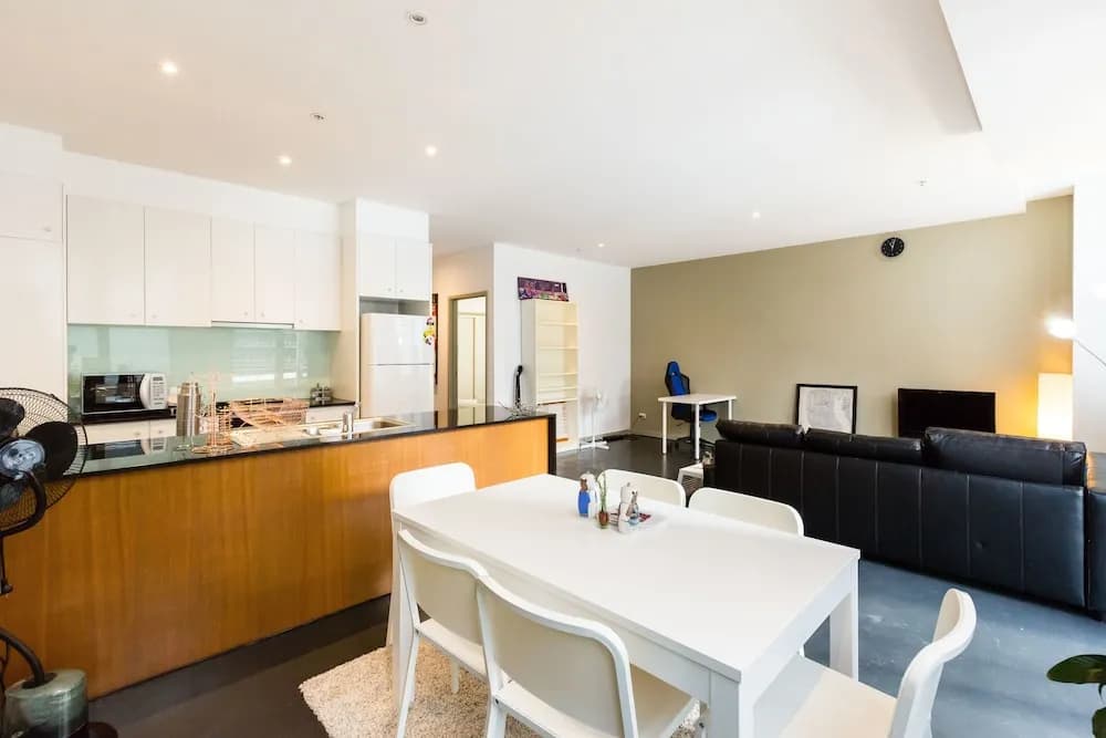 MEGAN, 2BDR Melbourne Apartment - photo 12