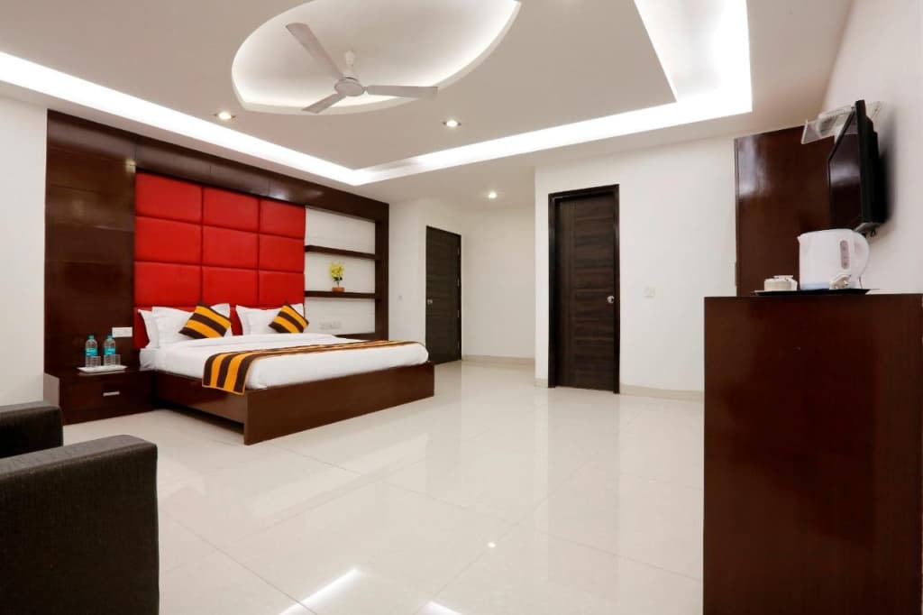 Hotel Anand Lok Inn Mahipalpur, IGI Delhi Airport - photo 1