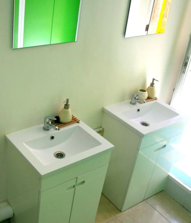 Locals Hostel & Suites - photo 7
